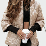 Wioletta - Puchowa kurtka com kapturem e wzorem